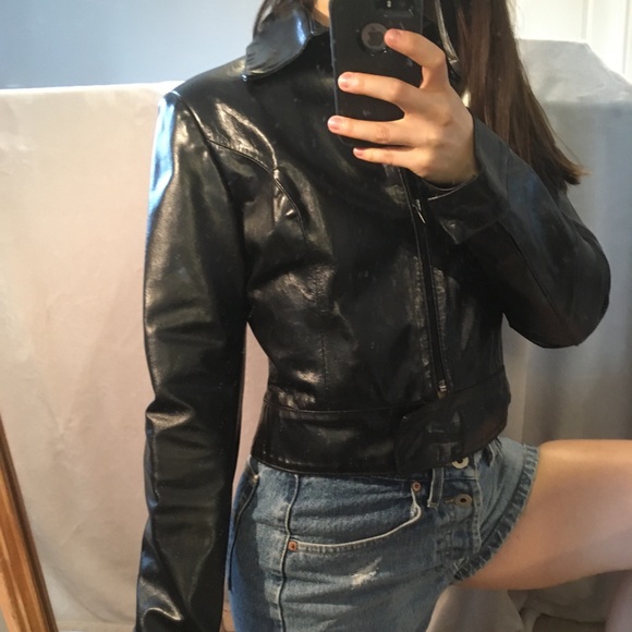Black Shiny Cropped Leather Jacket - Picture 4 of 8